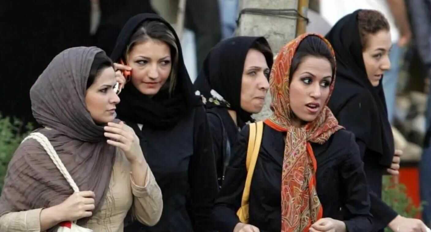Irán cierra parque acuático por permitir acceso a mujeres sin velo