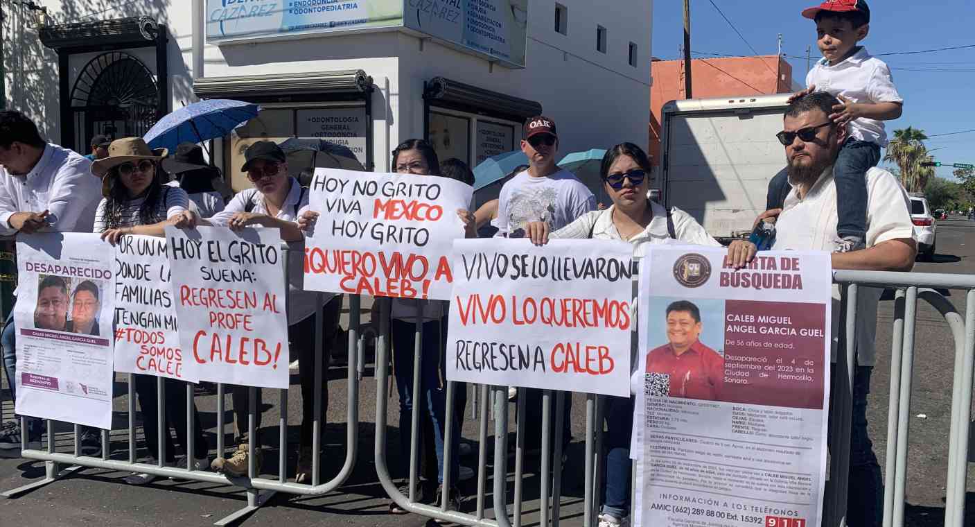 Gobernador Durazo y fiscal de Sonora se reunirán con familia de Caleb, maestro desaparecido en Hermosillo, tras manifestación en desfile por Día de la Independencia