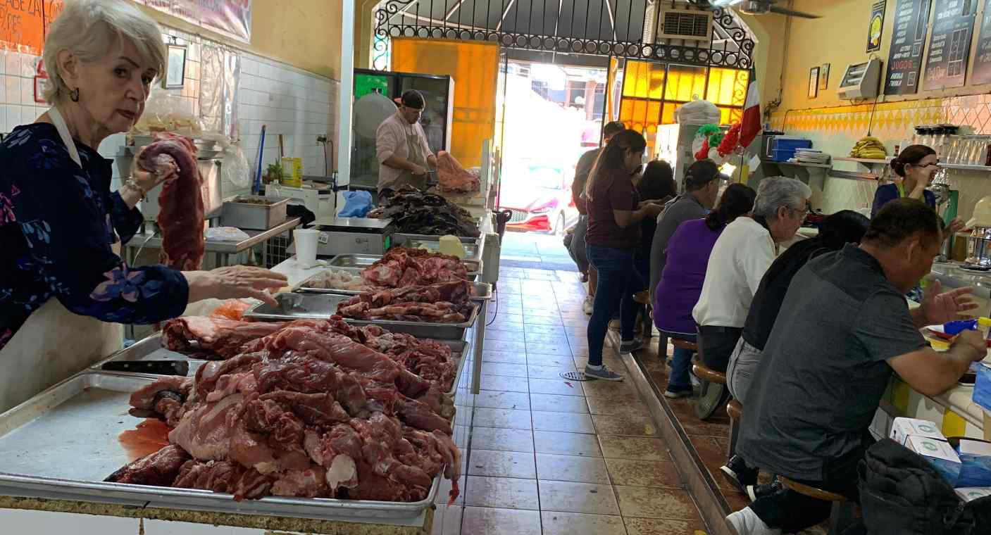 “Nos puede, pero es necesario”, coinciden locatarios y clientes ante cierre por un año del Mercado Municipal de Hermosillo para obras de rehabilitación
