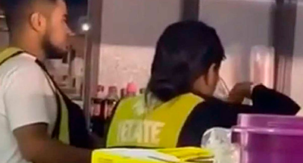 Atlético San Luis despide a vendedores de cerveza que metieron los dedos a vasos de consumidores