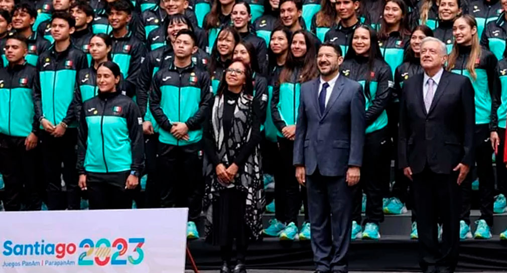 Abandera AMLO a atletas mexicanos que participarán en Juegos Panamericanos 2023
