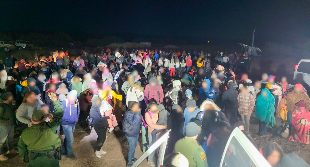 Detiene Patrulla Fronteriza a 2 mil 500 migrantes cerca de la frontera entre Arizona y Sonora
