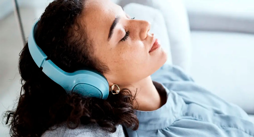 Científicos explican cómo la música reduce el dolor en las personas