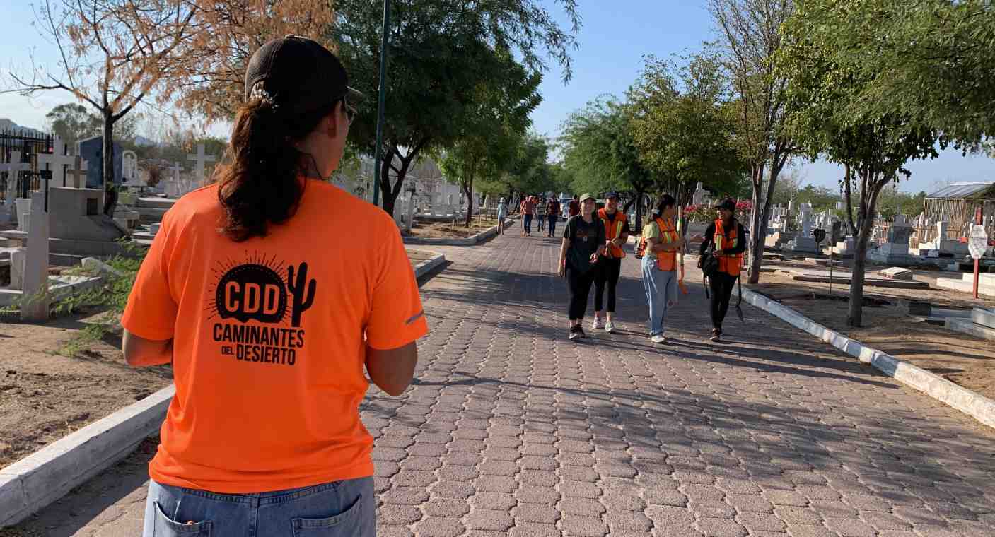 Celebra Caminantes del Desierto 6 años como colectivo con la siembra de 100 guayacanes en el Panteón Yáñez de Hermosillo