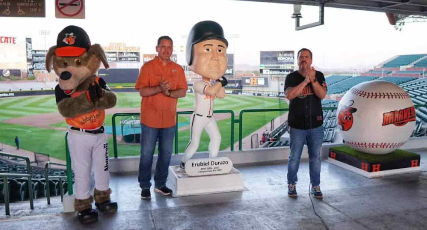Develan Naranjeros de Hermosillo esculturas de Héctor Espino, Erubiel Durazo, “Cananea” Reyes y “Beto Coyote” en estadio “Fernando Valenzuela”