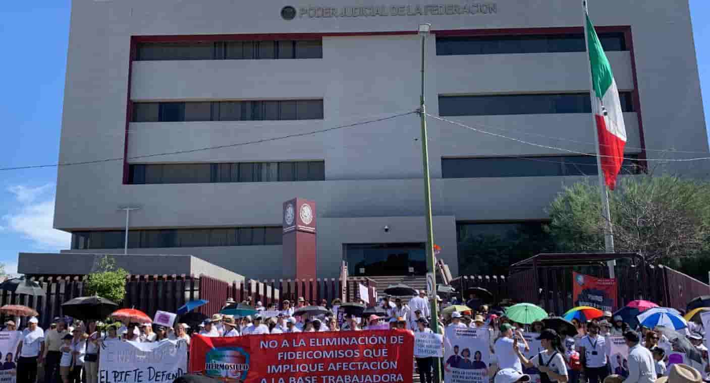 Protestan más de 500 trabajadores en Sonora por eliminación de fideicomisos del Poder Judicial