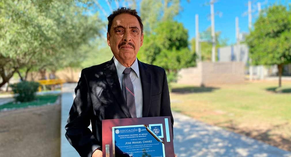 José Manuel Chávez llegó al ITH para dar clases por 2 años al terminar su maestría, ahora cumple 4 décadas como profesor