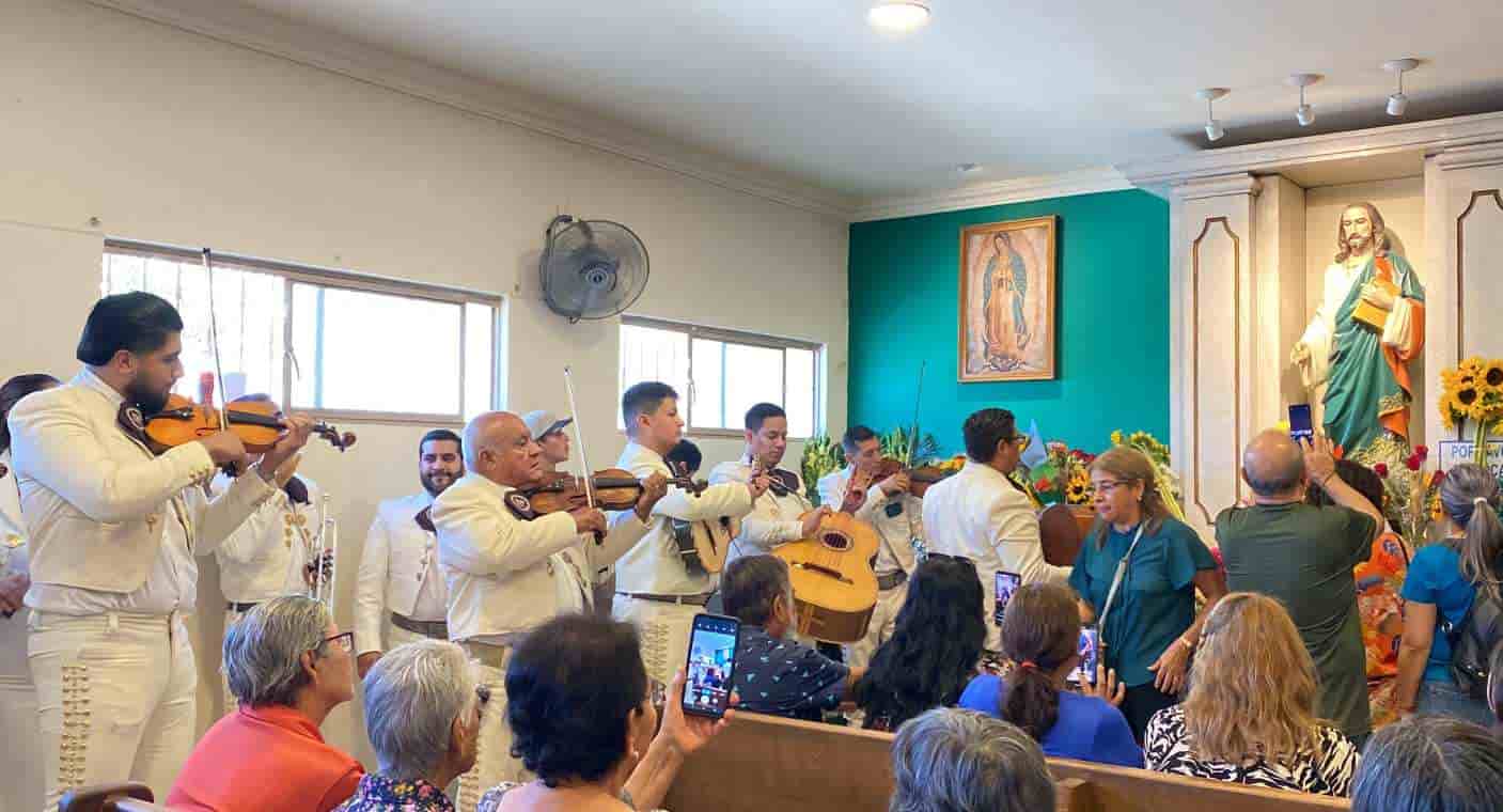 “Nos ha ayudado en cosas difíciles”: Mariachi Juvenil de Sonora celebra 26 años de fundación con Las Mañanitas a San Judas Tadeo en su capilla en la colonia Amapolas de Hermosillo