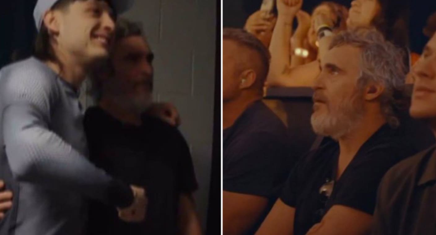 ¡El Joker ya es belicón! Captan a Joaquin Phoenix en concierto de Peso Pluma en California (VIDEO)