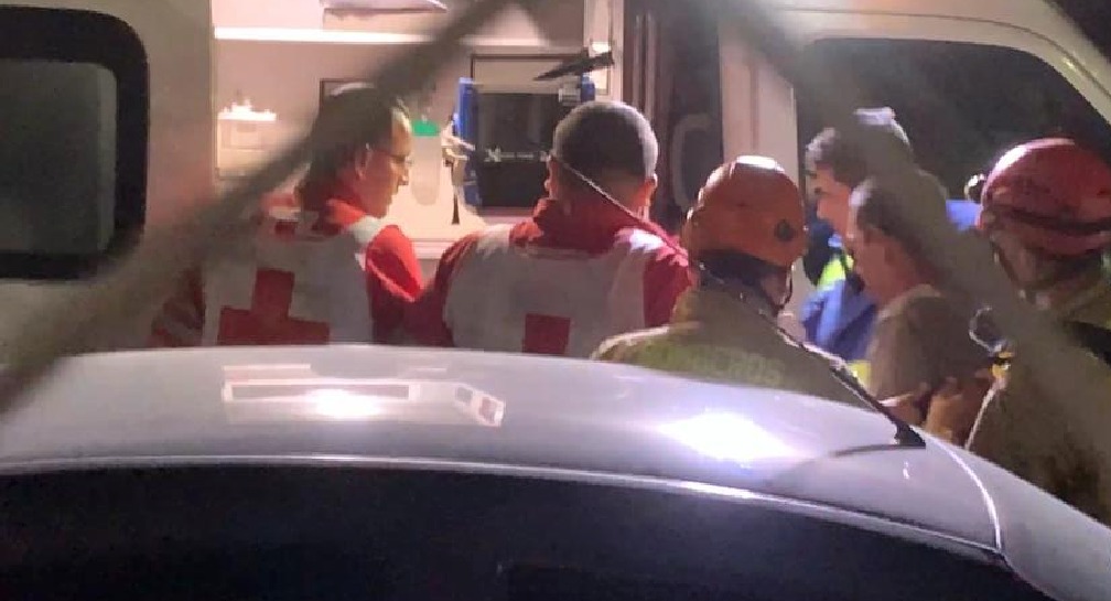 Rescatan Bomberos de Hermosillo, tras más de 10 horas de labores, a hombre que subió a torre de CFE en Hermosillo