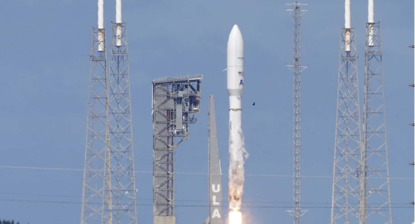Lanza Amazon satélites de prueba para servicio de Internet y competir con Elon Musk