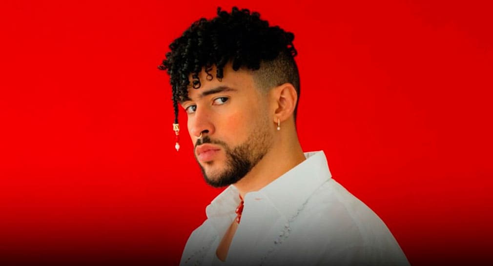 Bad Bunny es acusado de maltrato animal por llegar a caballo al primer concierto