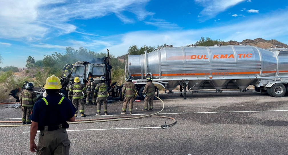 Atiende Protección Civil incendio de camión con residuos peligrosos en bulevar Morelos de Hermosillo