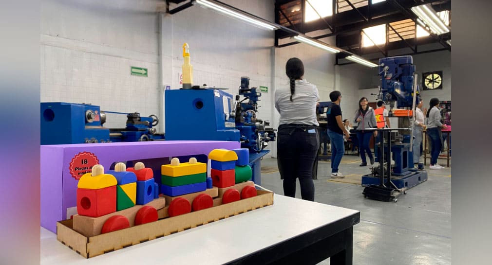 Llega la fábrica de Santa Claus al ITH, estudiantes de Ingeniería Industrial crean juguetes para donar a niños de zonas rurales