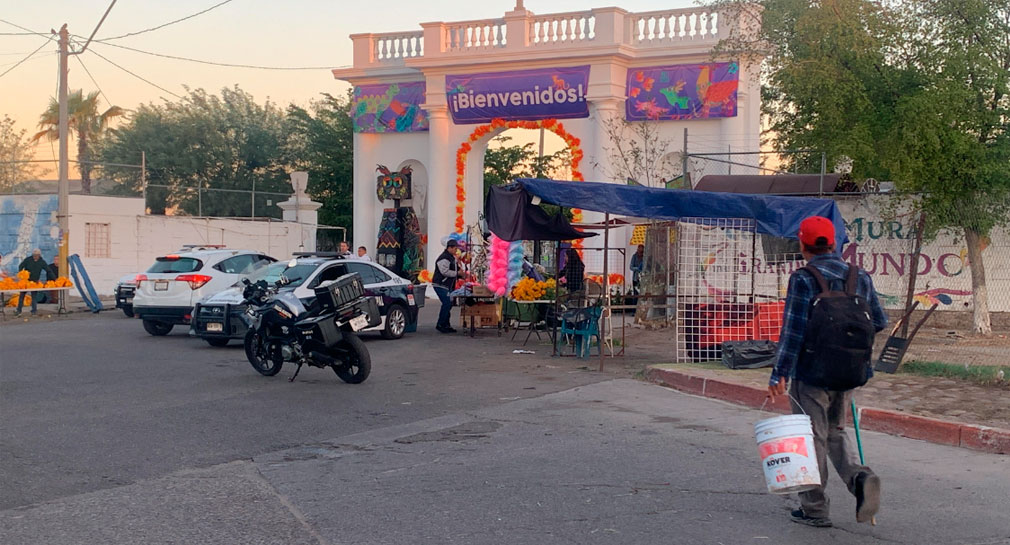Saldo blanco y afluencia de 60 mil personas reporta Policía de Hermosillo en panteones durante este Día de Muertos