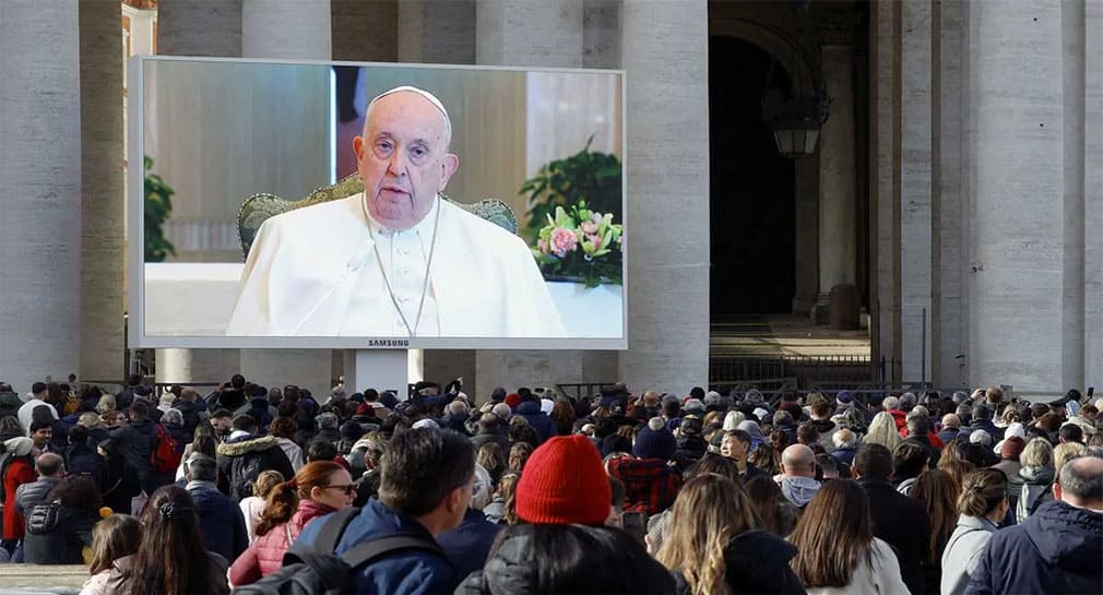 Papa Francisco revela que padece inflamación pulmonar