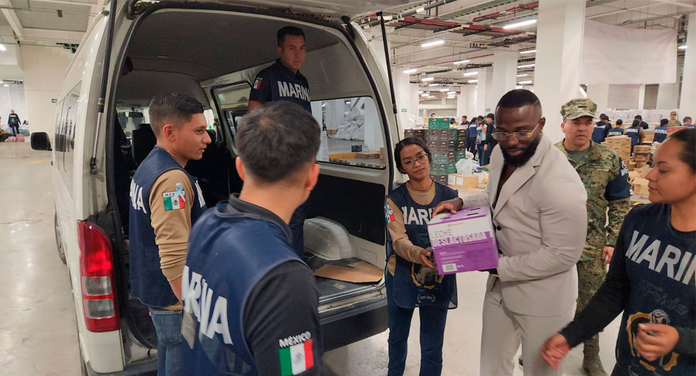 Randy Arozarena hace su donativo para apoyar a damnificados por huracán Otis en Guerrero