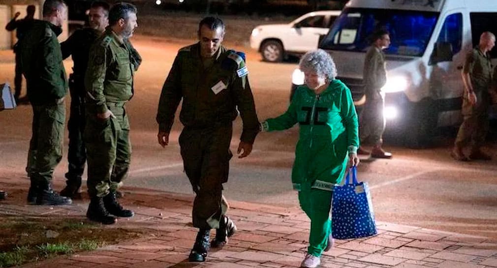 Israel libera a 3 mujeres palestinas y 30 menores de edad tras acuerdo con Hamás