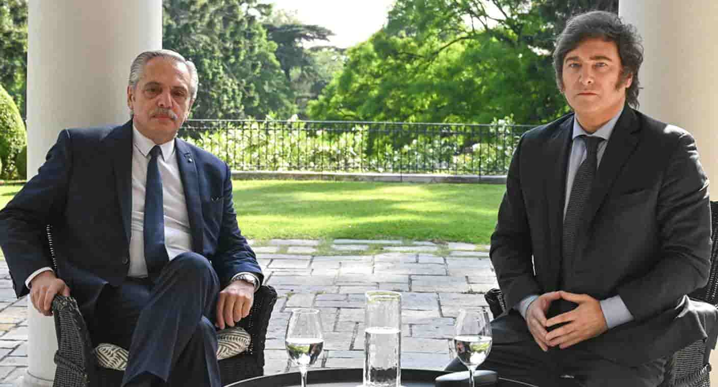 Alberto Fernández recibe a Javier Milei para empezar la transición de gobierno en Argentina