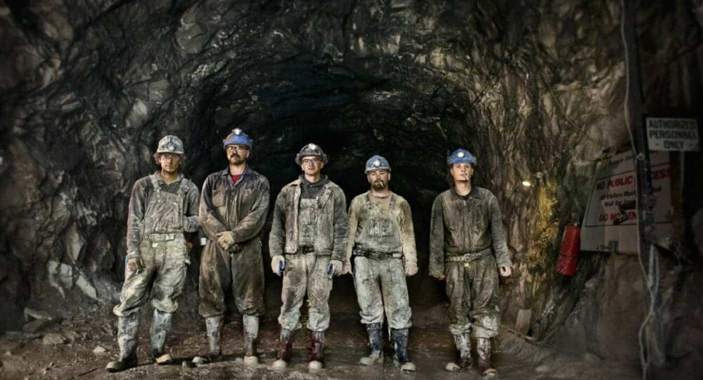 Túnel colapsa y deja atrapados a 40 trabajadores en la India