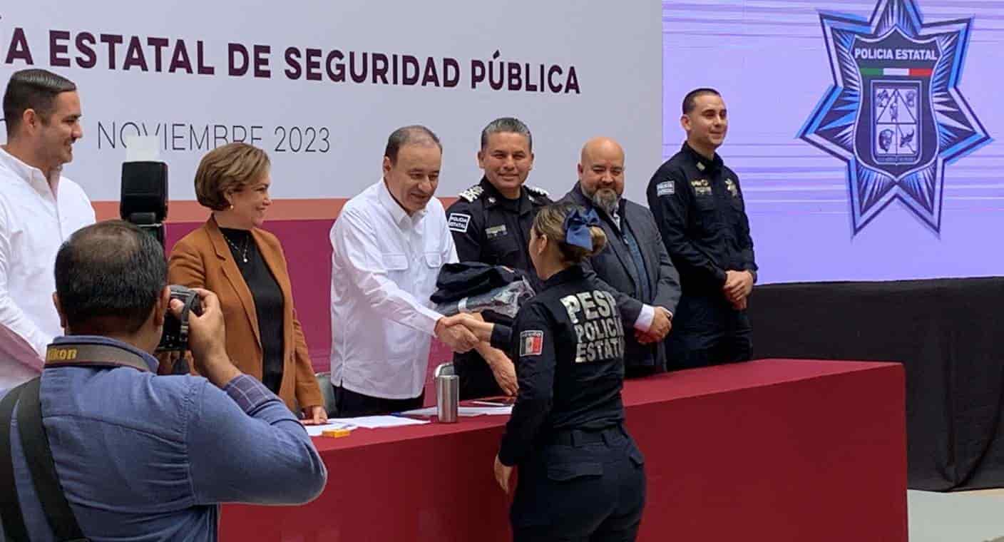Entrega SSP Sonora 2 mil uniformes y chalecos antibalas a elementos y jubilan a los binomios caninos Pepol, Dexter, Zeus y Onix