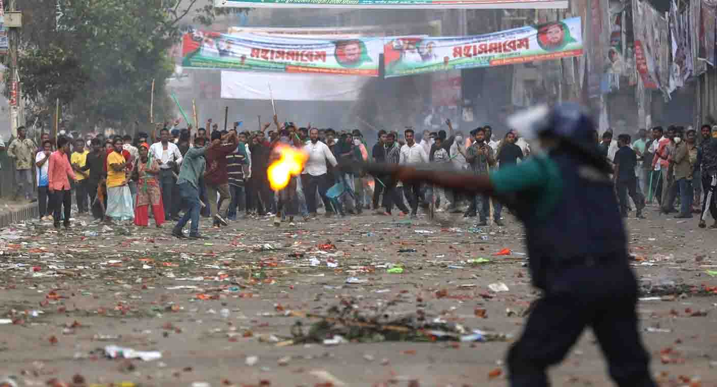 Protestas en Bangladesh paralizan fábricas de ropa de marcas famosas como Zara, H&M y GAP