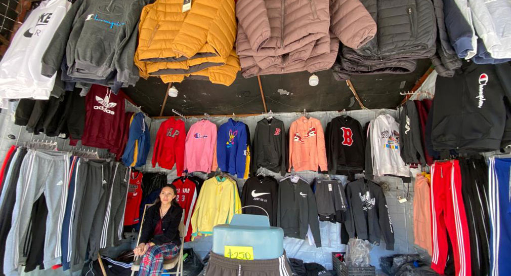 Reportan bajas ventas locatarios del bazar navideño en Jardín Juárez, de Hermosillo, durante esta temporada decembrina 2023