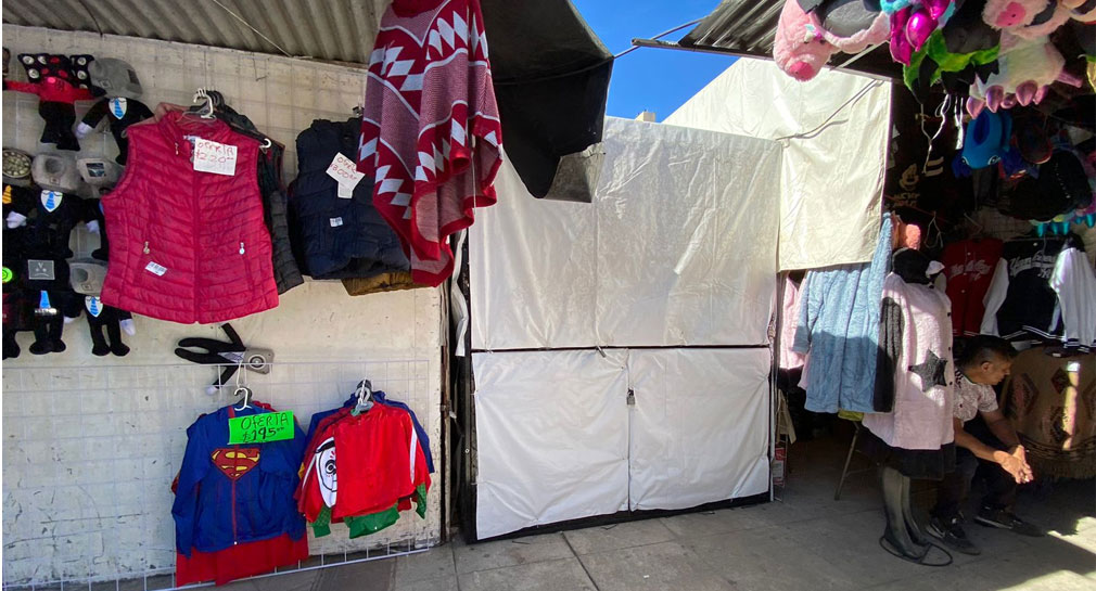 Cierran locatarios del bazar navideño en Jardín Juárez de Hermosillo, ante bajas ventas
