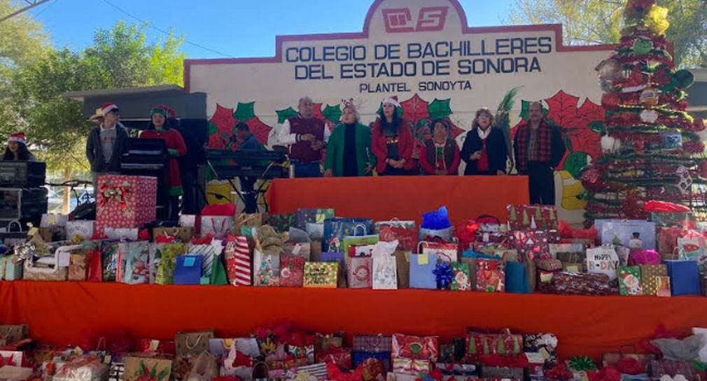 Comparten alumnos de Cobach Sonora juguetes, despensas y posadas con habitantes de comunidades vulnerables
