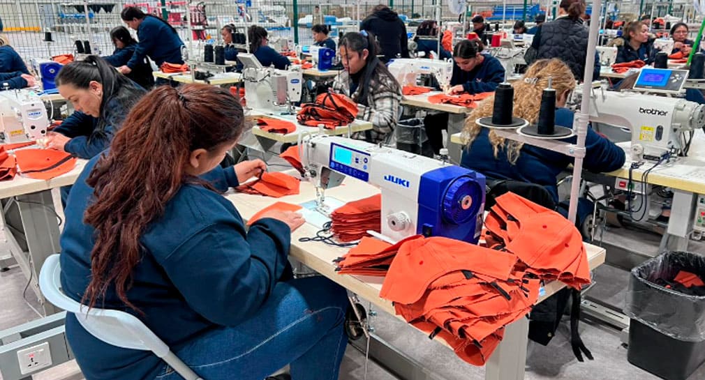 Inaugura Alfonso Durazo planta de Mainland, productora de gorras, en Agua Prieta; esperan genere hasta 4 mil empleos