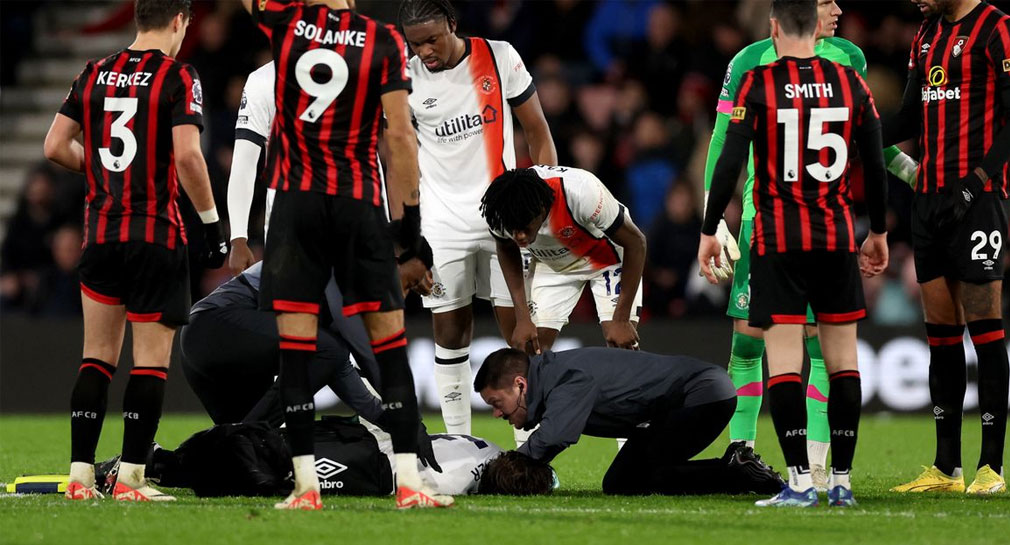 Futbolista se desvanece en medio partido de Premier League, suspenden enfrentamiento