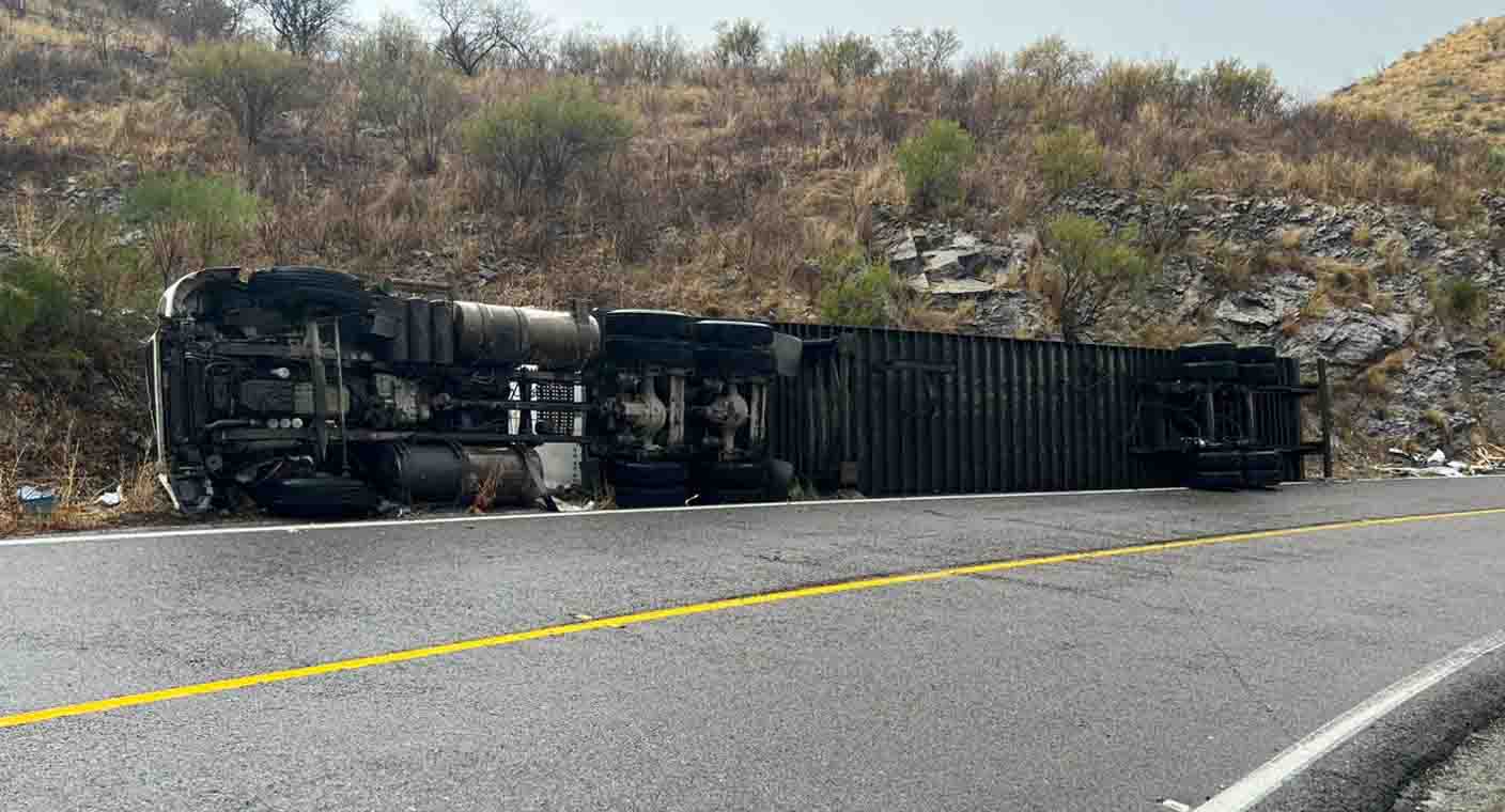Se registra accidente de tractocamión en carretera Ímuris-Cananea en Sonora