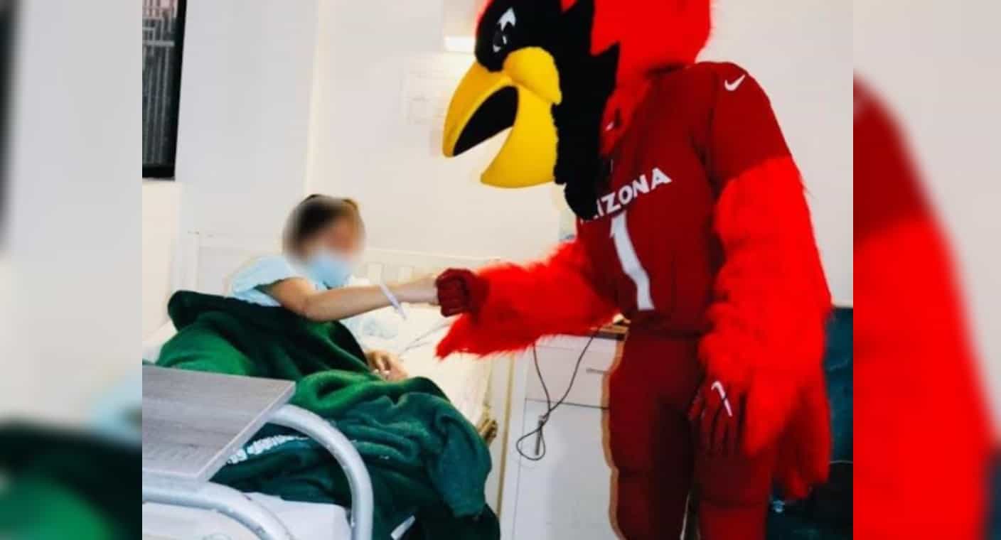 Celebran posada navideña IMSS Sonora y Cardenales de Arizona a pacientes y menores hospitalizados