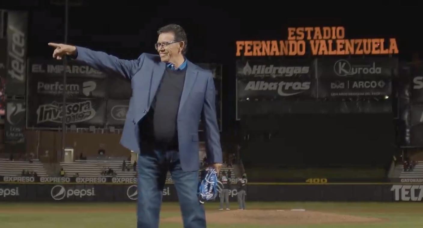 Rinden homenaje al beisbolista Fernando Valenzuela en renombramiento de Estadio Sonora en Hermosillo