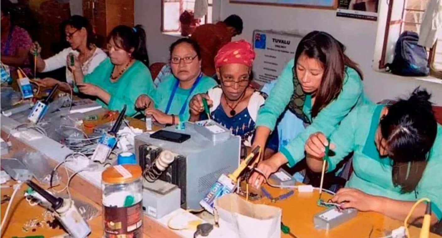 Mujeres Indígenas De Chiapas Se Gradúan Como Ingenieras Solares En La India Forocuatro 6657