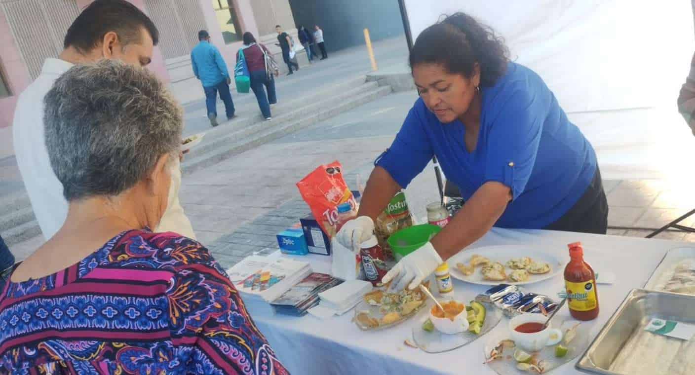 Inauguran la primera Feria del Mar en Sonora; ofrecen platillos sonorenses preparados con productos marinos, en el Centro de Gobierno