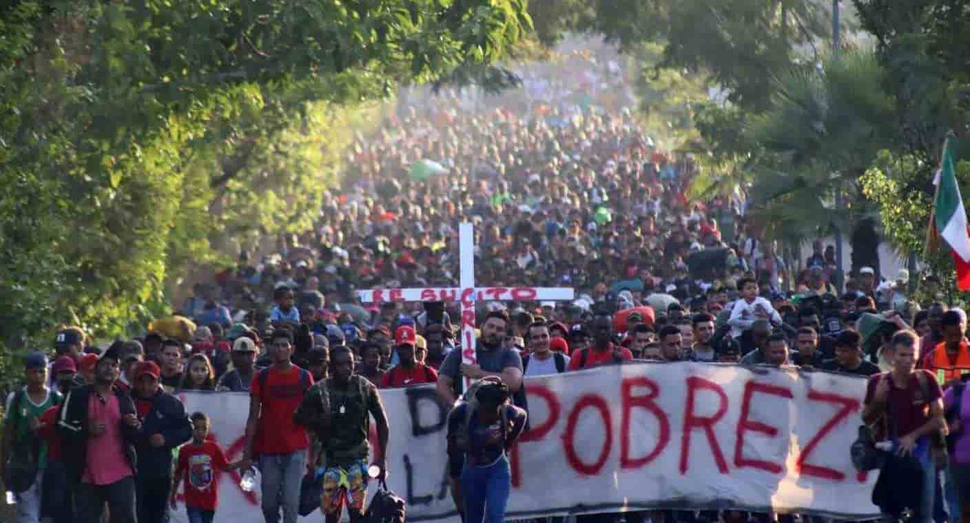 Migrantes hondureños y venezolanos salen en caravana hacia EEUU desde Honduras
