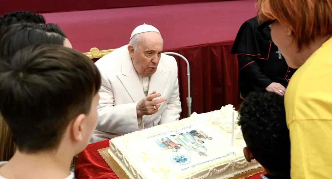 Papa Francisco celebra su 87 cumpleaños con fiesta circense junto a niñas y niños niños de un hospital pediátrico