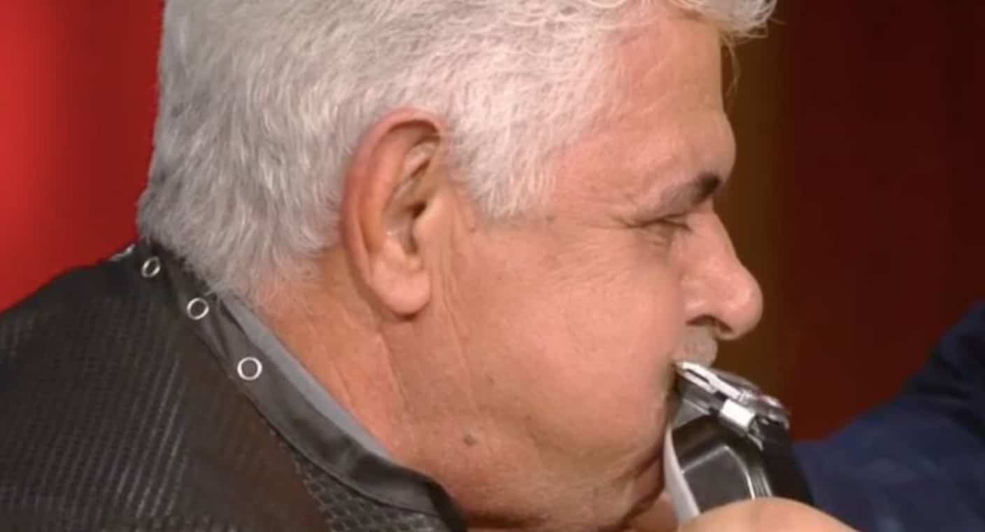 Tuca Ferretti se queda sin bigote tras triunfo del América (VIDEO)