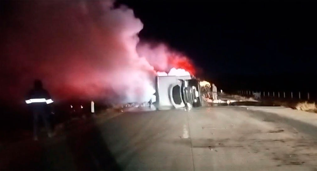 Tres lesionados deja accidente entre auto y tráiler en carretera Hermosillo-Guaymas