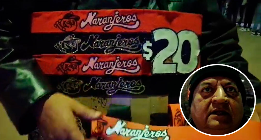 Desde hace 24 años, Patricio Caro vende banditas para la cabeza a aficionados que apoyan a Naranjeros de Hermosillo