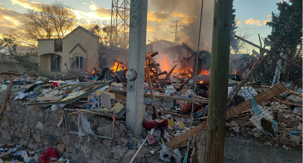 Atienden autoridades a lesionados tras explosión en hogar en Cananea por posible acumulación de gas