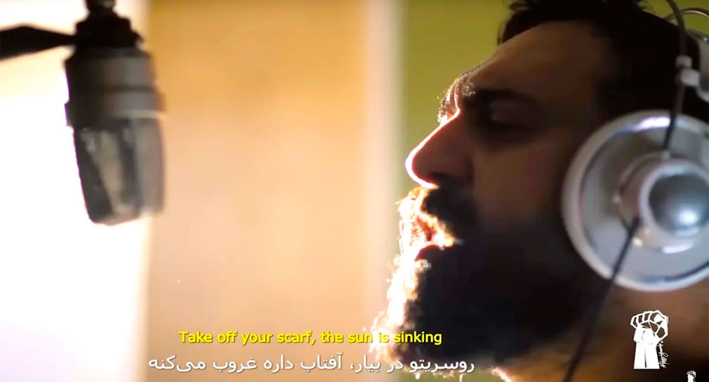 Irán castiga con cárcel y latigazos a cantante por canción de apoyo a las mujeres