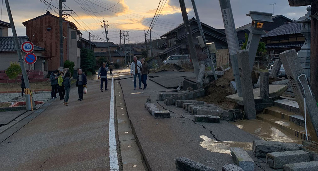 Japón recibe el 2024 con sismo magnitud 7.6, activan alerta de tsunami