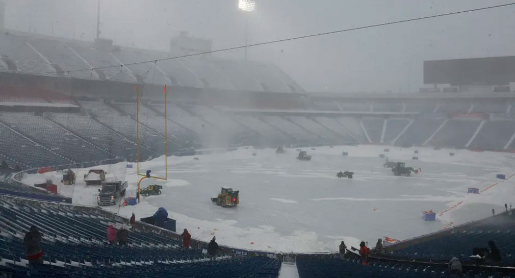 Bills de Búfalo piden ayuda a sus aficionados para quitar nieve de su estadio y esté listo para partido de Comodines