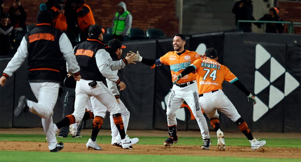 Disfruta Hermosillo de emocionante primer partido de Semifinal, Naranjeros deja tendidos en el terreno a Águilas para tomar ventaja en la serie