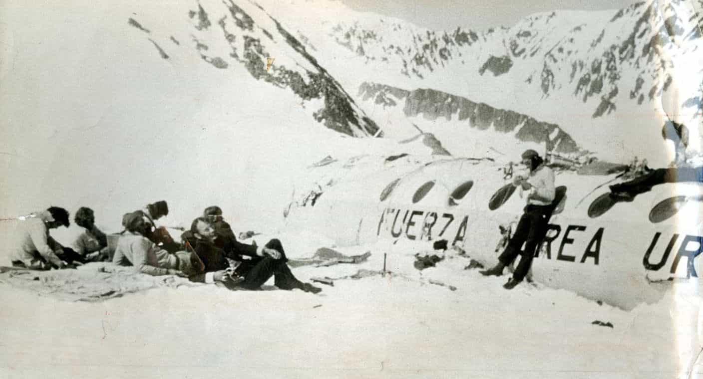 Las fotos más impactantes de la tragedia de los Andes que inspiró La sociedad de la nieve