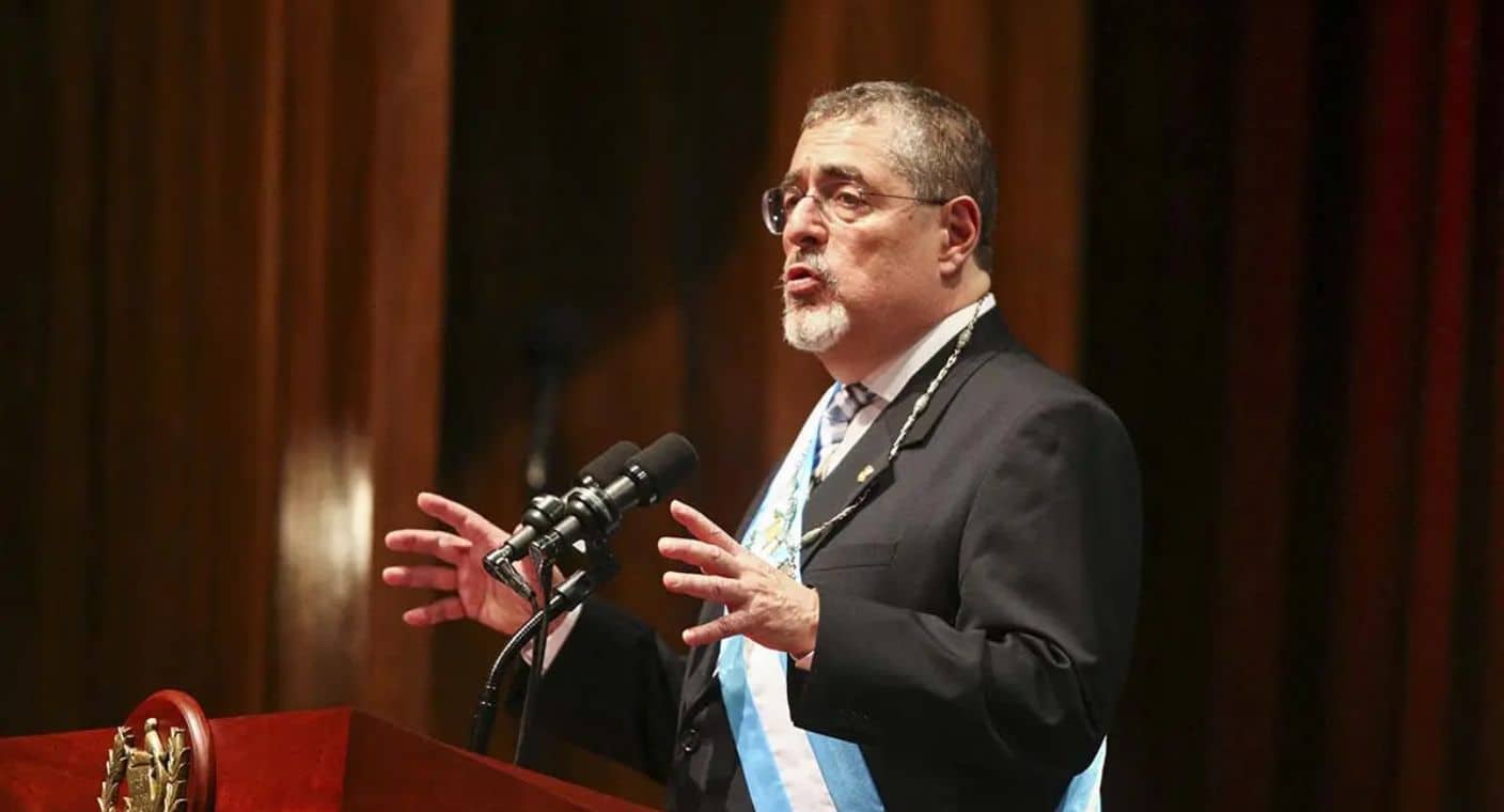 Bernardo Arévalo jura como presidente de Guatemala