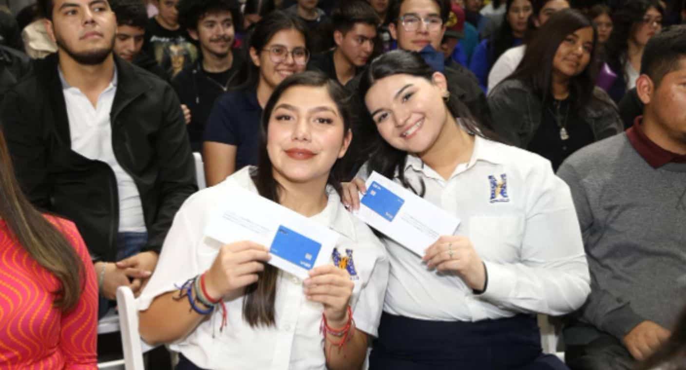 Entrega gobernador Alfonso Durazo más de cuatro mil becas a estudiantes universitarios de Sonora