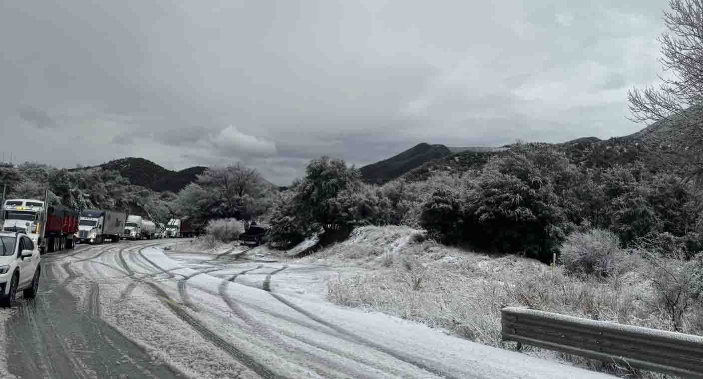 Cierran temporalmente carretera Ímuris-Cananea por nevada